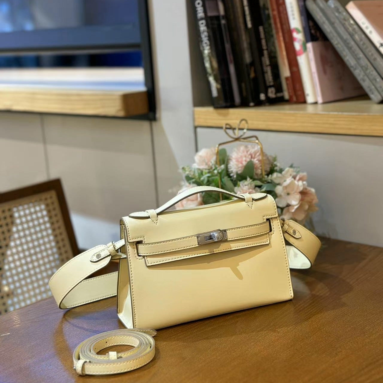 H Series Mini Structured Top-Handle Bag 22 cm – Model 2300 | Silver Hardware