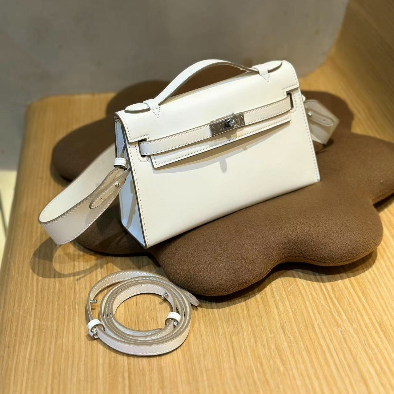 H Series Mini Structured Top-Handle Bag 22 cm – Model 2300 | Silver Hardware