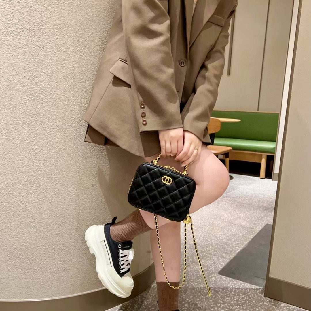 C Series · Genuine Leather Quilted Camera Bag with Chain Top Handle – 2 Colors | Crossbody & Shoulder | Greenyuna