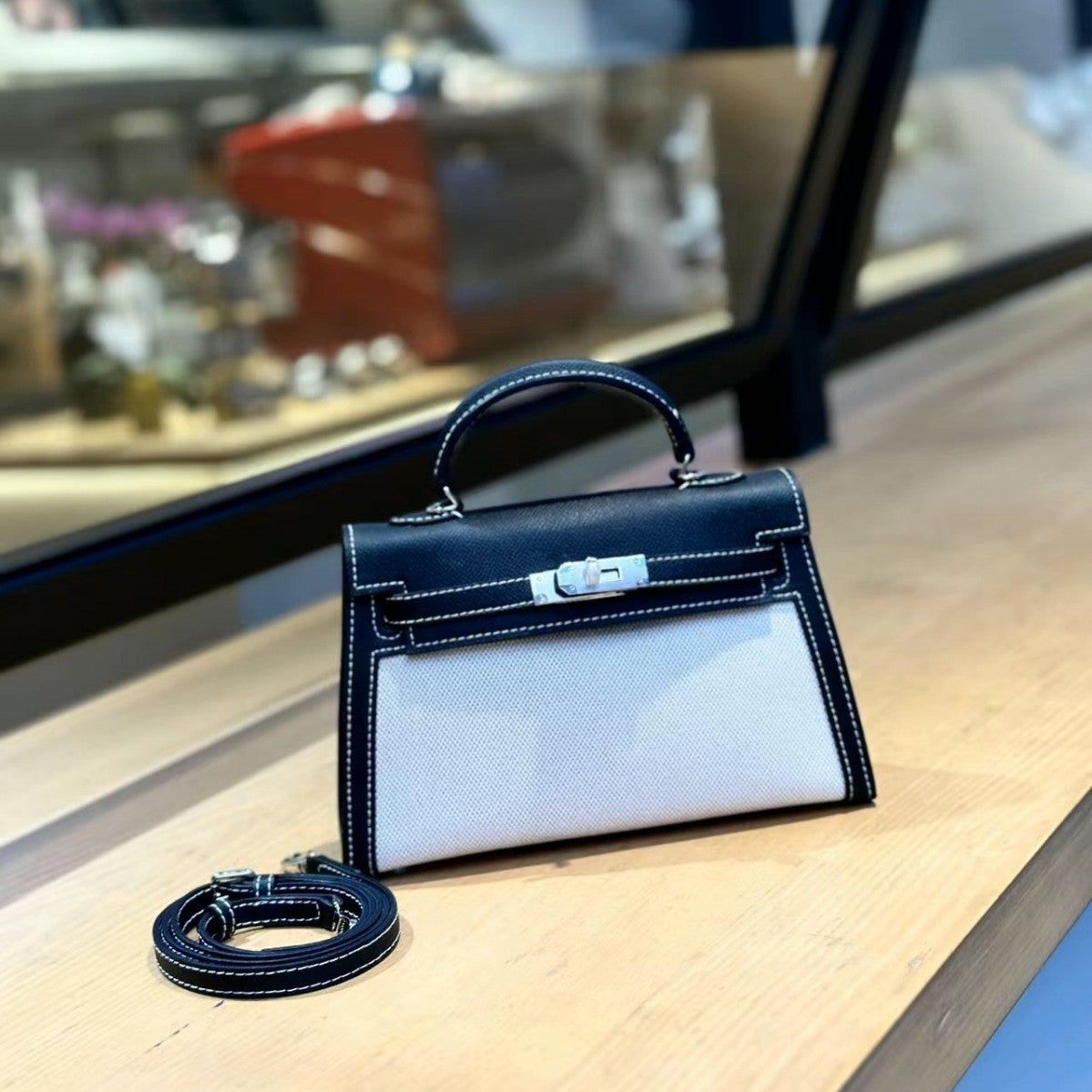 H Series 22 cm Canvas-Panel Structured Bag – Model 2011 | Silver Hardware