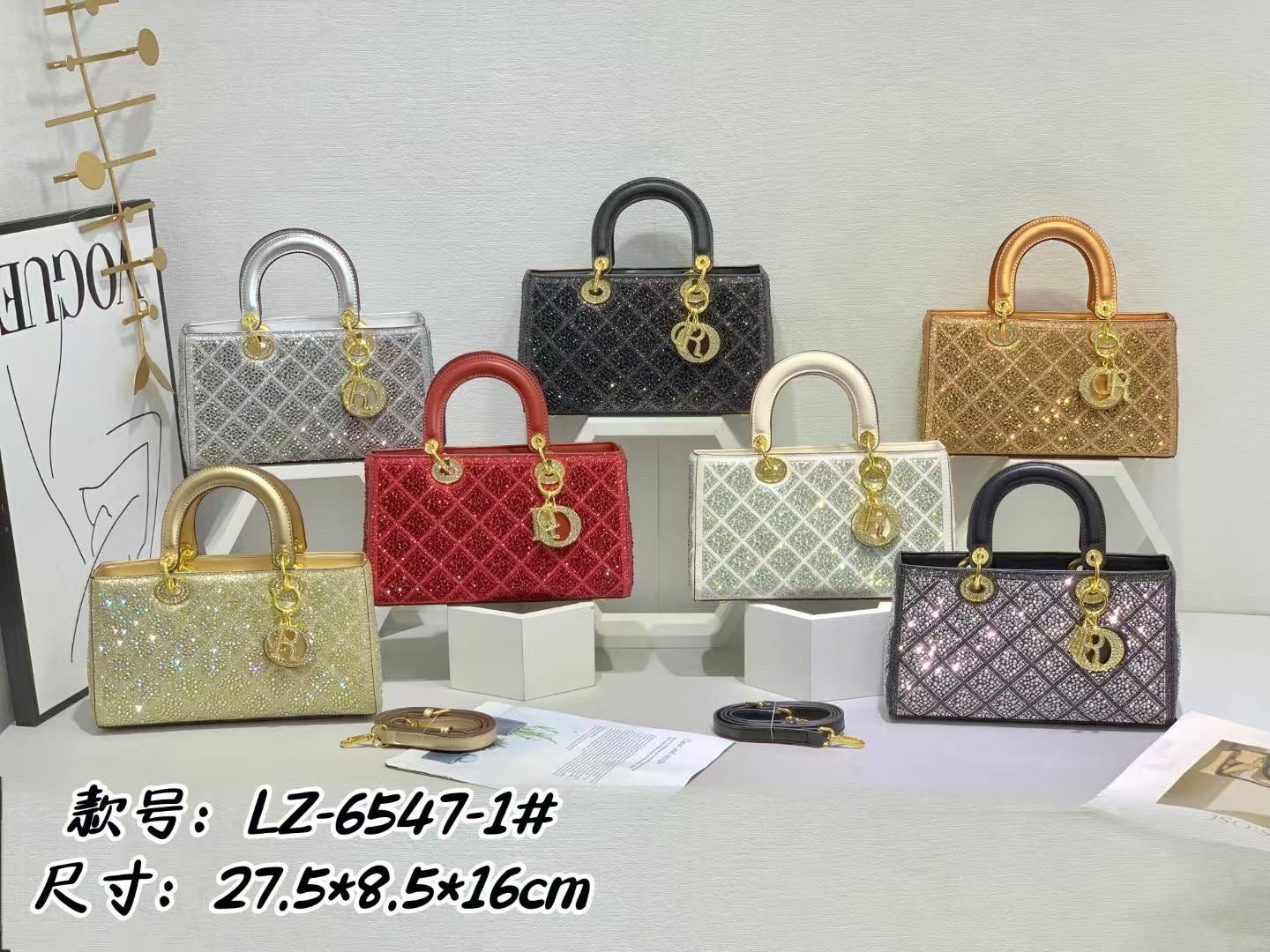 D Series PU Diamond-Quilted Mini Handbag – 27.5cm Small Bag with Gold Lock Detail