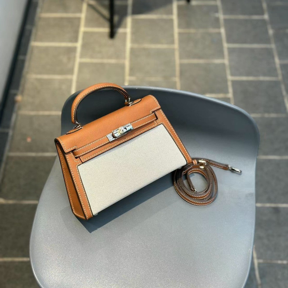 H Series 22 cm Canvas-Panel Structured Bag – Model 2011 | Silver Hardware