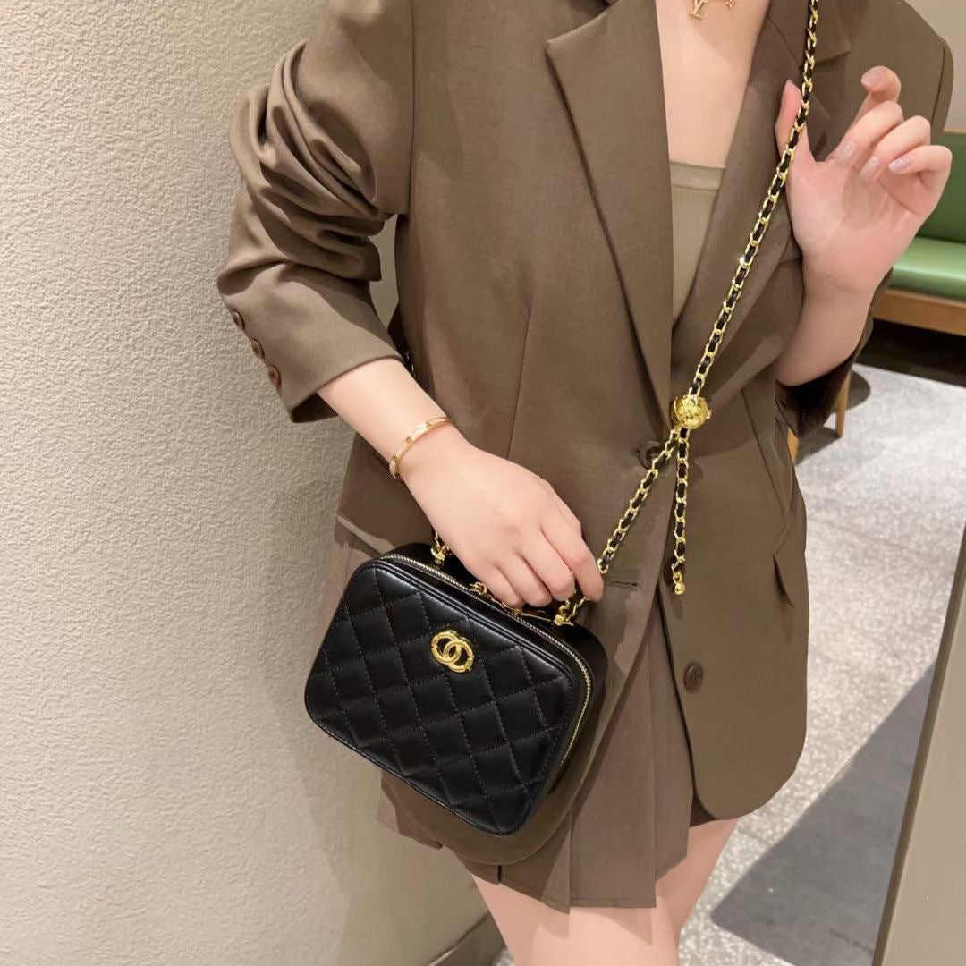 C Series · Genuine Leather Quilted Camera Bag with Chain Top Handle – 2 Colors | Crossbody & Shoulder | Greenyuna