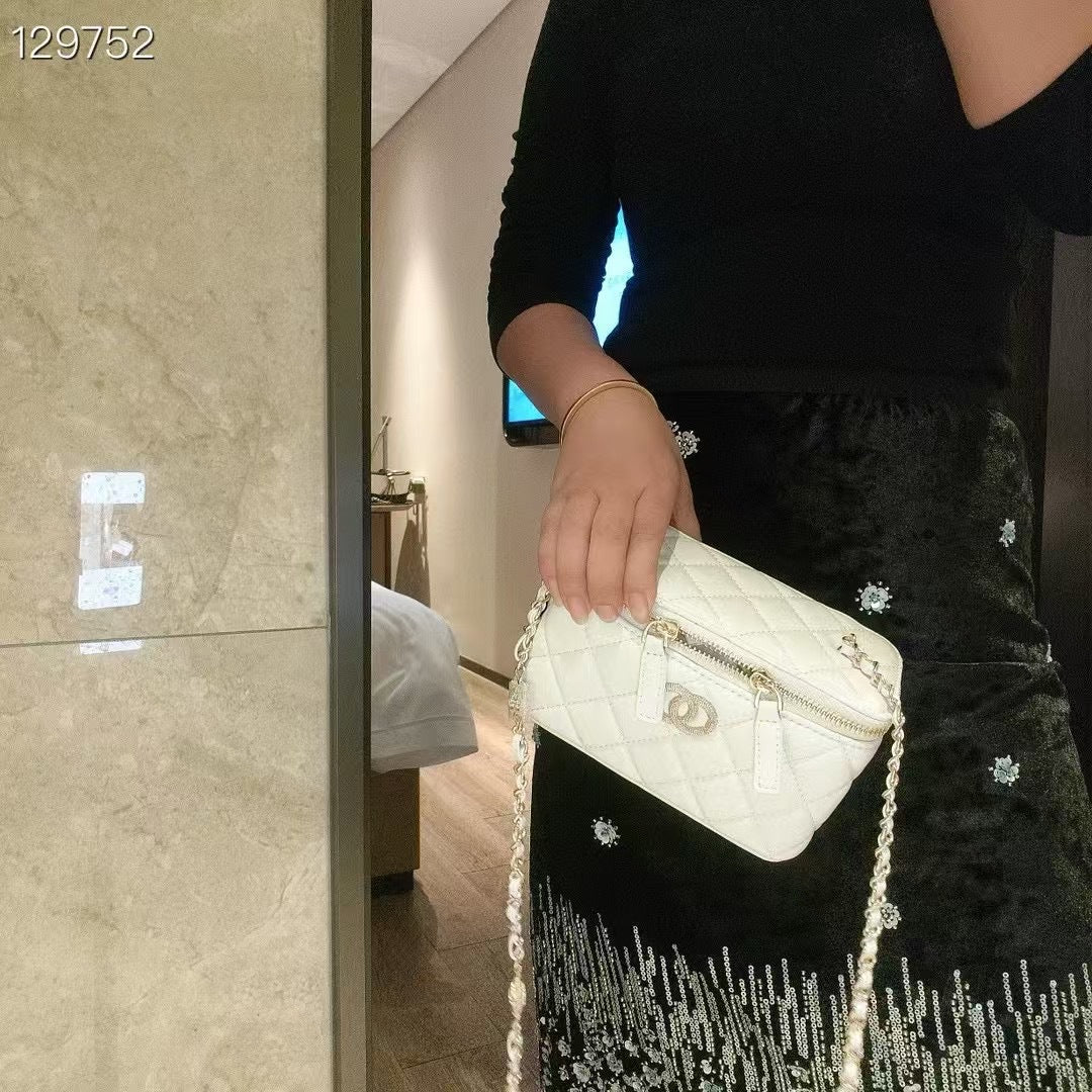 C Series · Genuine Leather Quilted Medium Vanity Crossbody Bag – Double Zipper | 4 Colors | Greenyuna