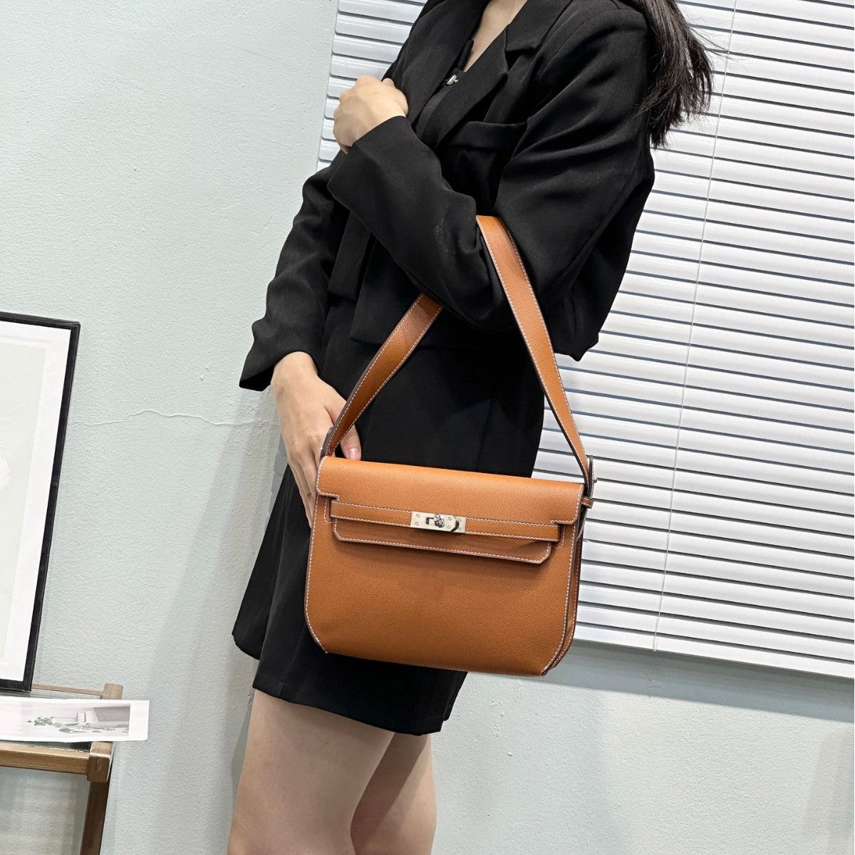 H Series 25 cm Structured Shoulder Bag – 23-0405 | Silver Hardware