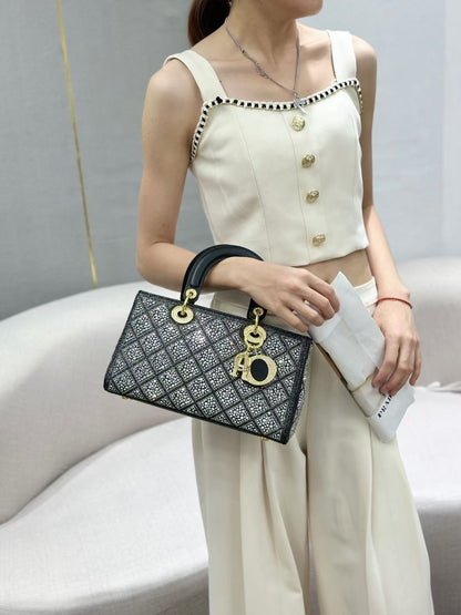 D Series PU Diamond-Quilted Mini Handbag – 27.5cm Small Bag with Gold Lock Detail