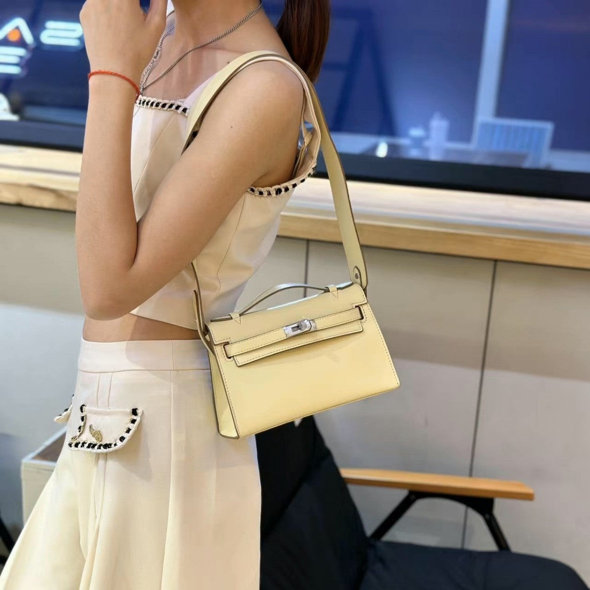 H Series Mini Structured Top-Handle Bag 22 cm – Model 2300 | Silver Hardware