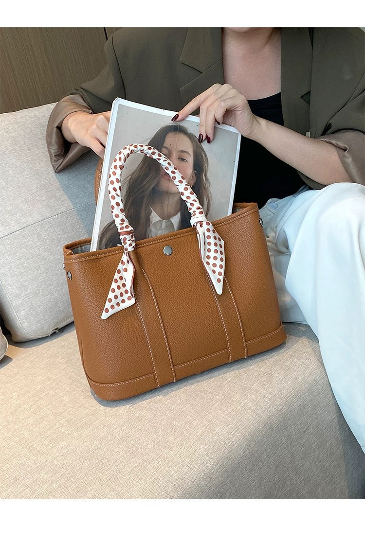 Classic Soft Tote 30cm | Premium PU Daily Handbag – GREEN Factory