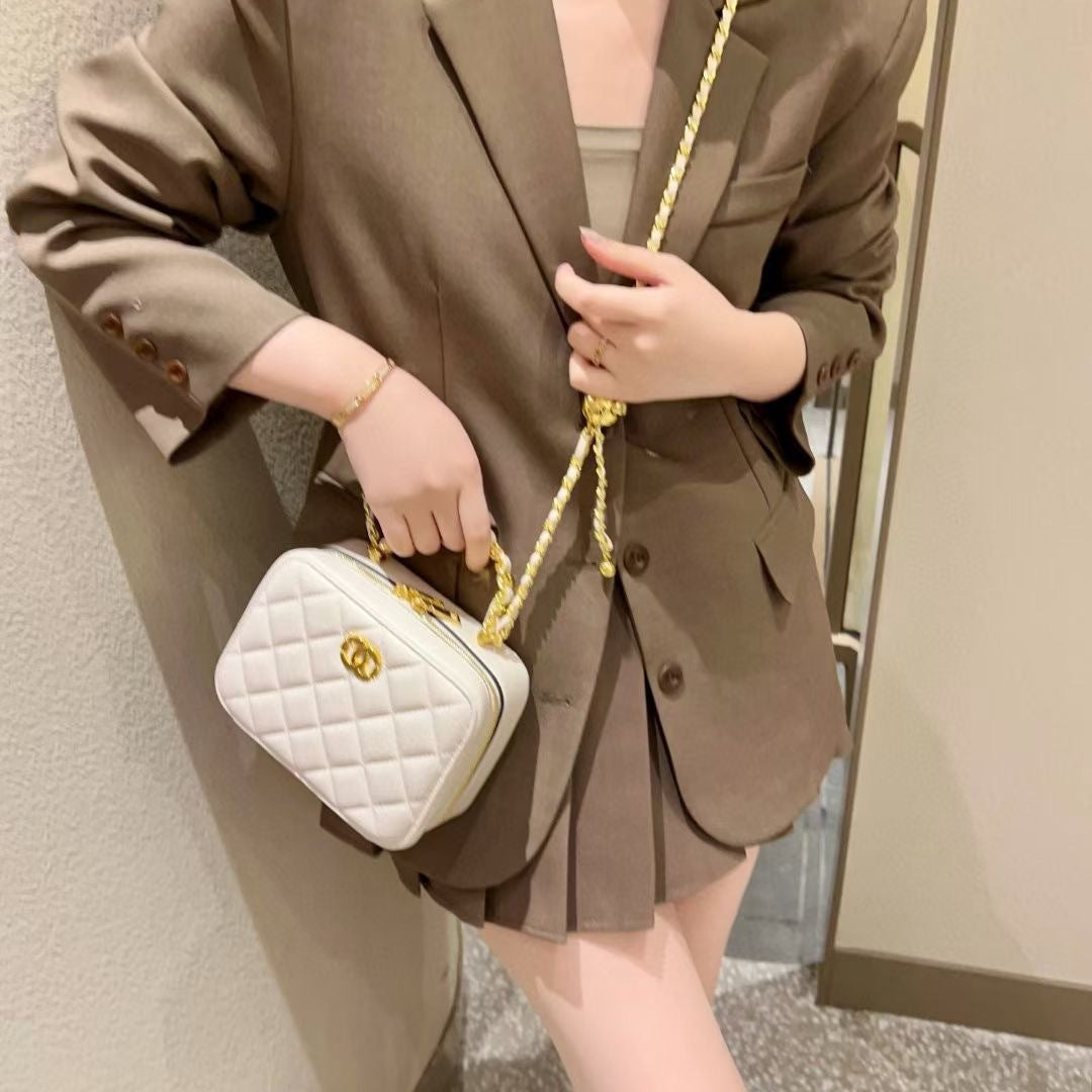 C Series · Genuine Leather Quilted Camera Bag with Chain Top Handle – 2 Colors | Crossbody & Shoulder | Greenyuna